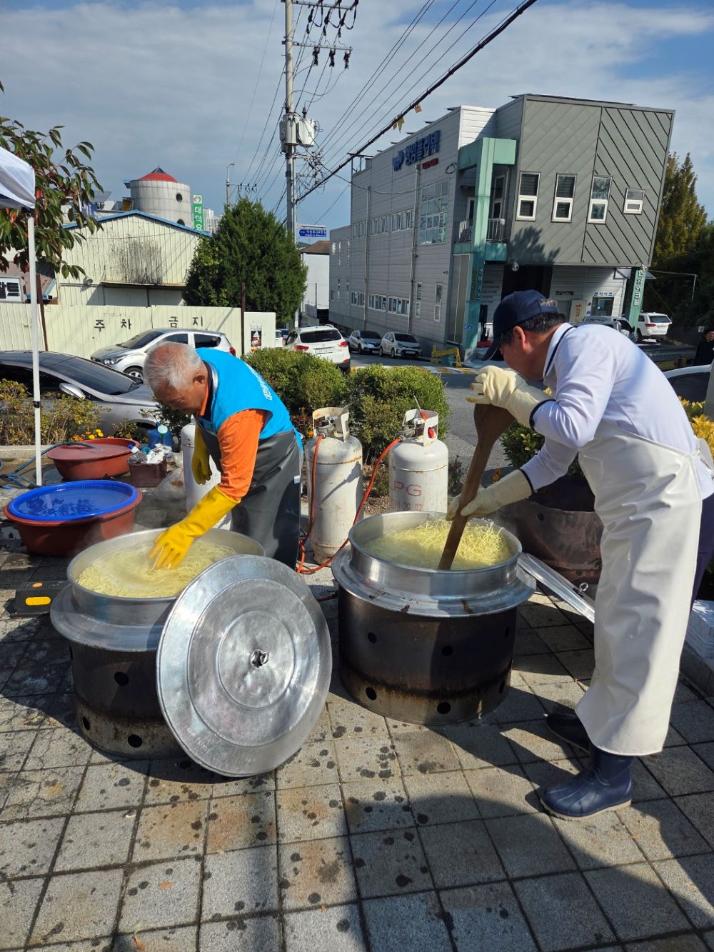 2026년 덕암동행정복지센터 짜장면 나눔행사 사진 5